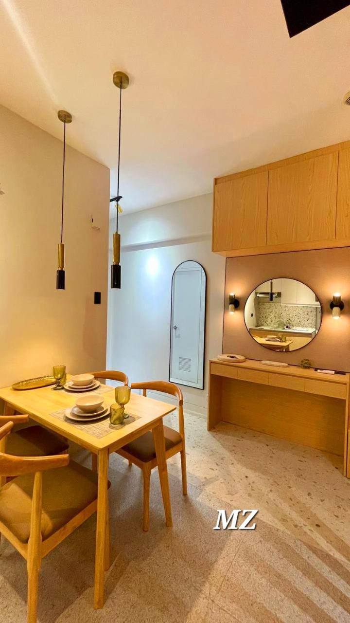 Apartment Modern Zen Den *
